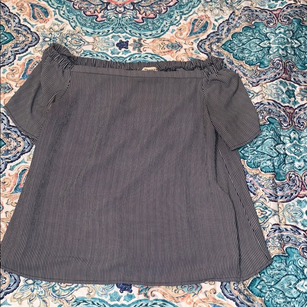 Off-the-shoulder Top